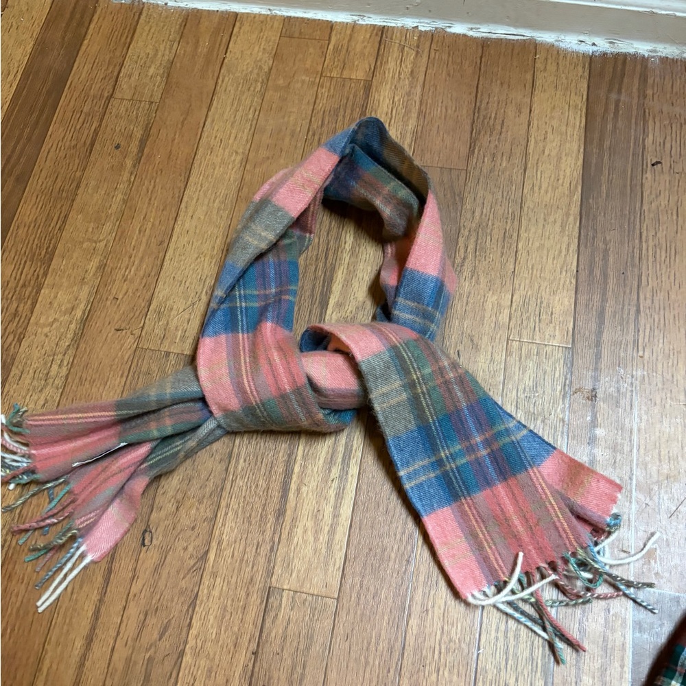 Hilltop Brand scarf is made in Scotland from 100% cashmere. - Picture 7 of 7